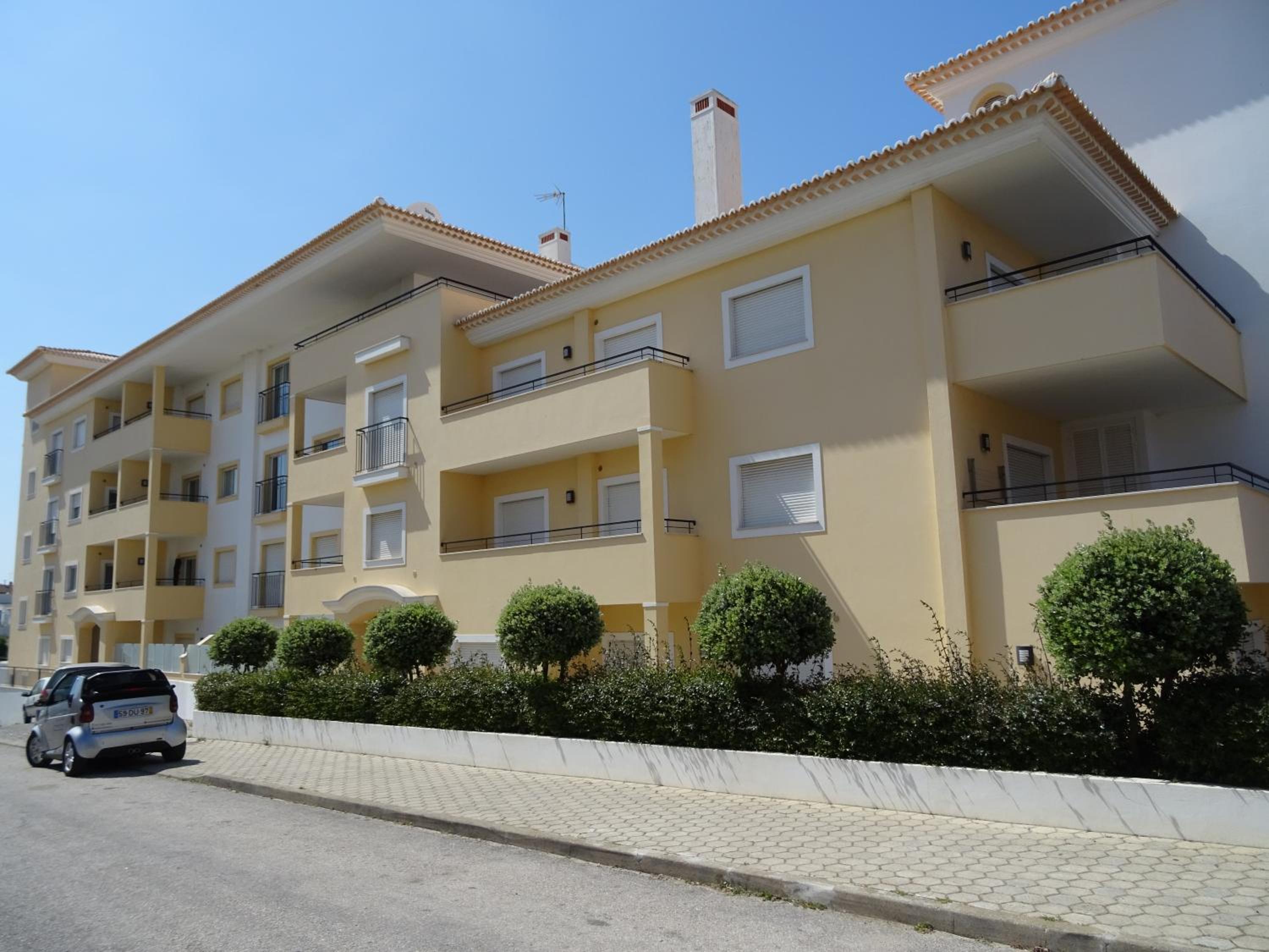 Spacious Apartment with Huge Terrace and Swimming Pool