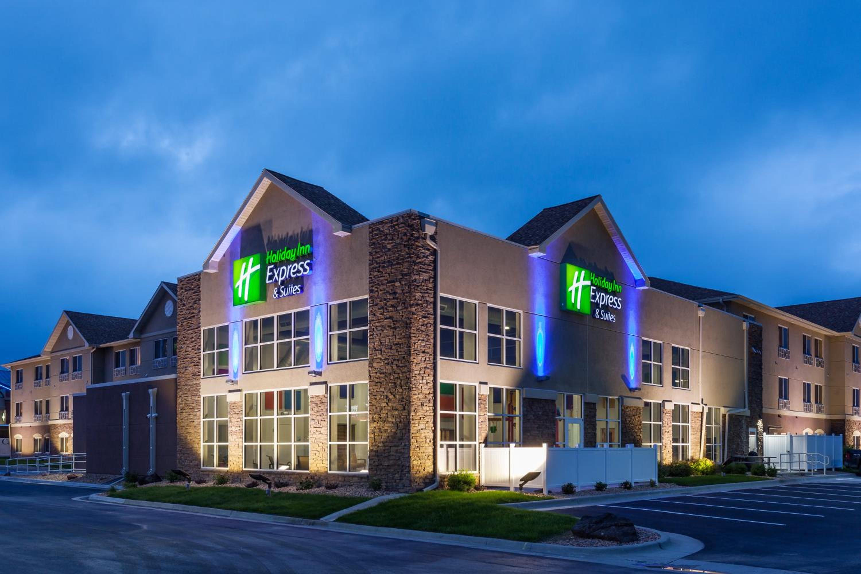 Holiday Inn Express & Suites Rapid City by IHG