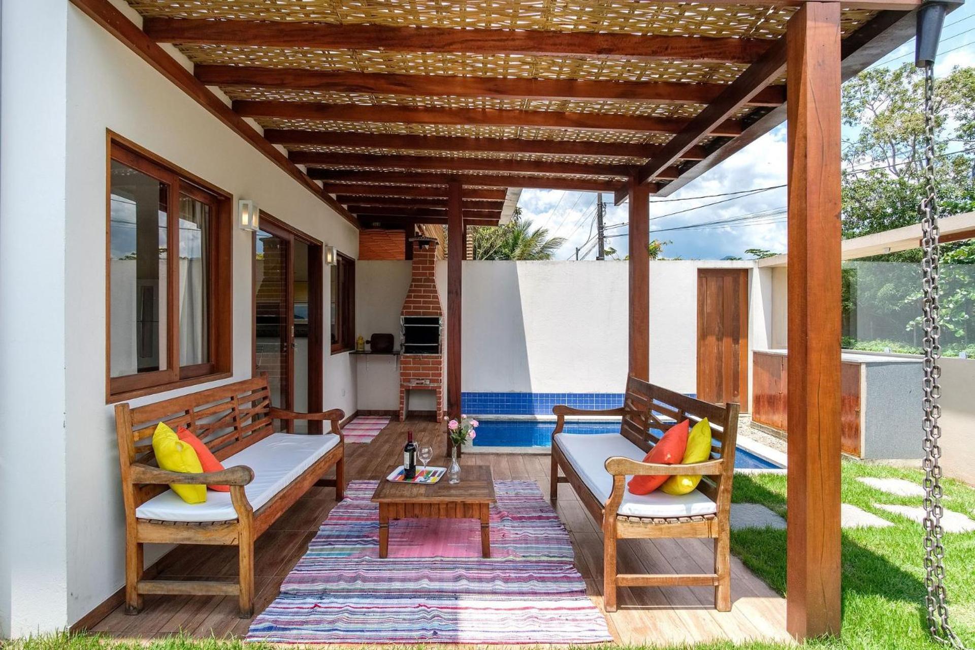 Safira House. Beautiful 3 suite house in front of the sea with private swimming pool and BBQ area