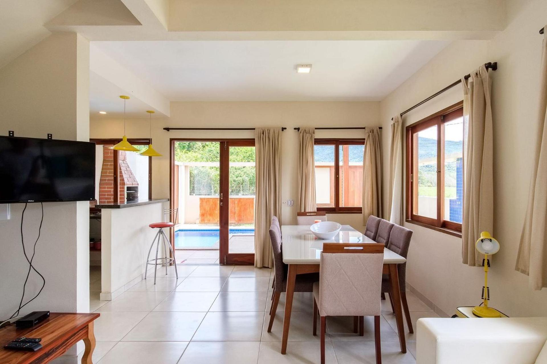 Safira House. Beautiful 3 suite house in front of the sea with private swimming pool and BBQ area