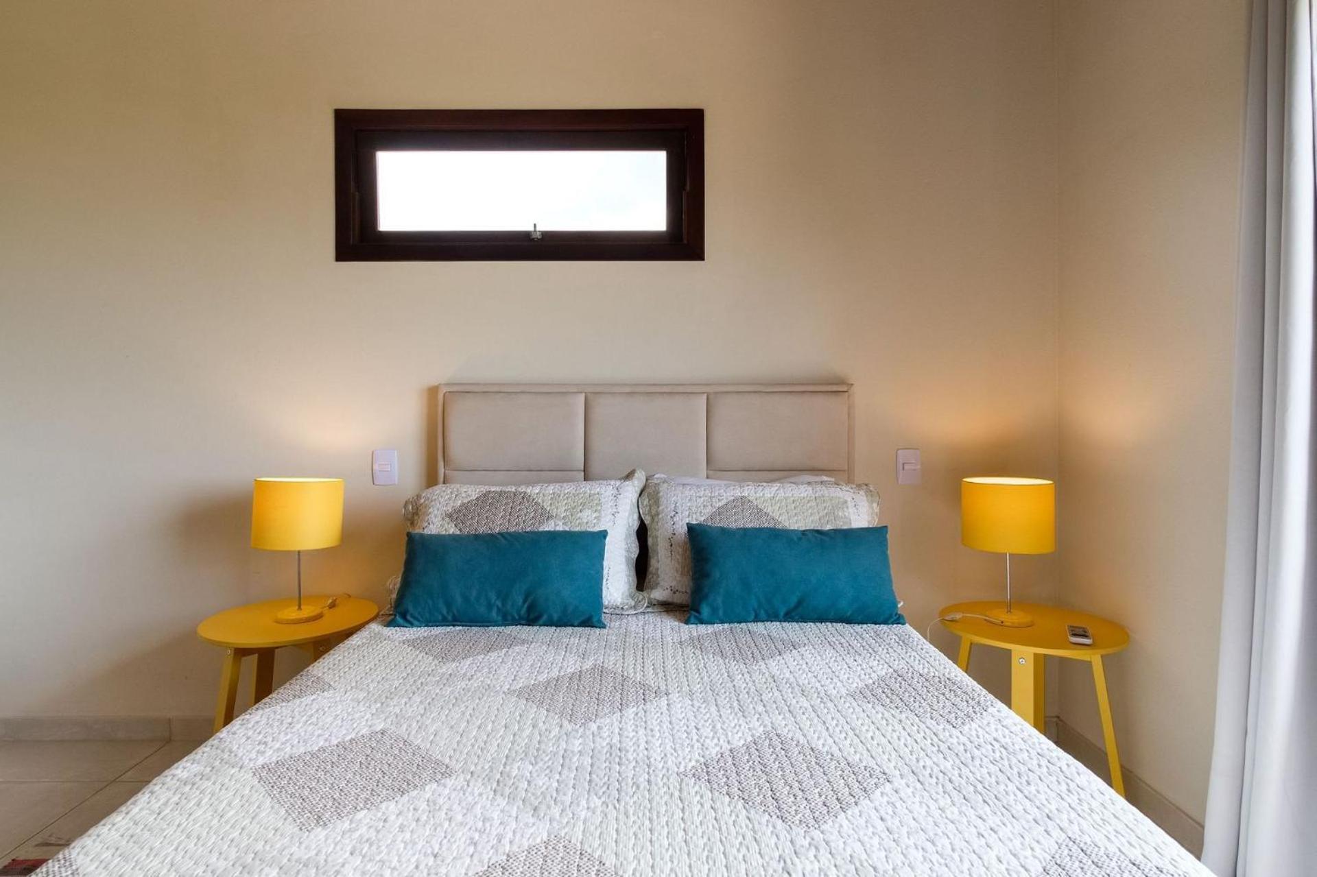 Safira House. Beautiful 3 suite house in front of the sea with private swimming pool and BBQ area