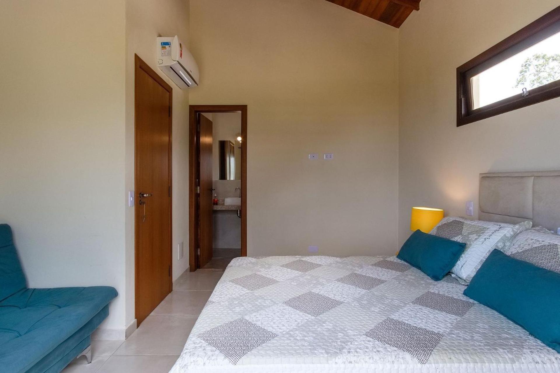 Safira House. Beautiful 3 suite house in front of the sea with private swimming pool and BBQ area
