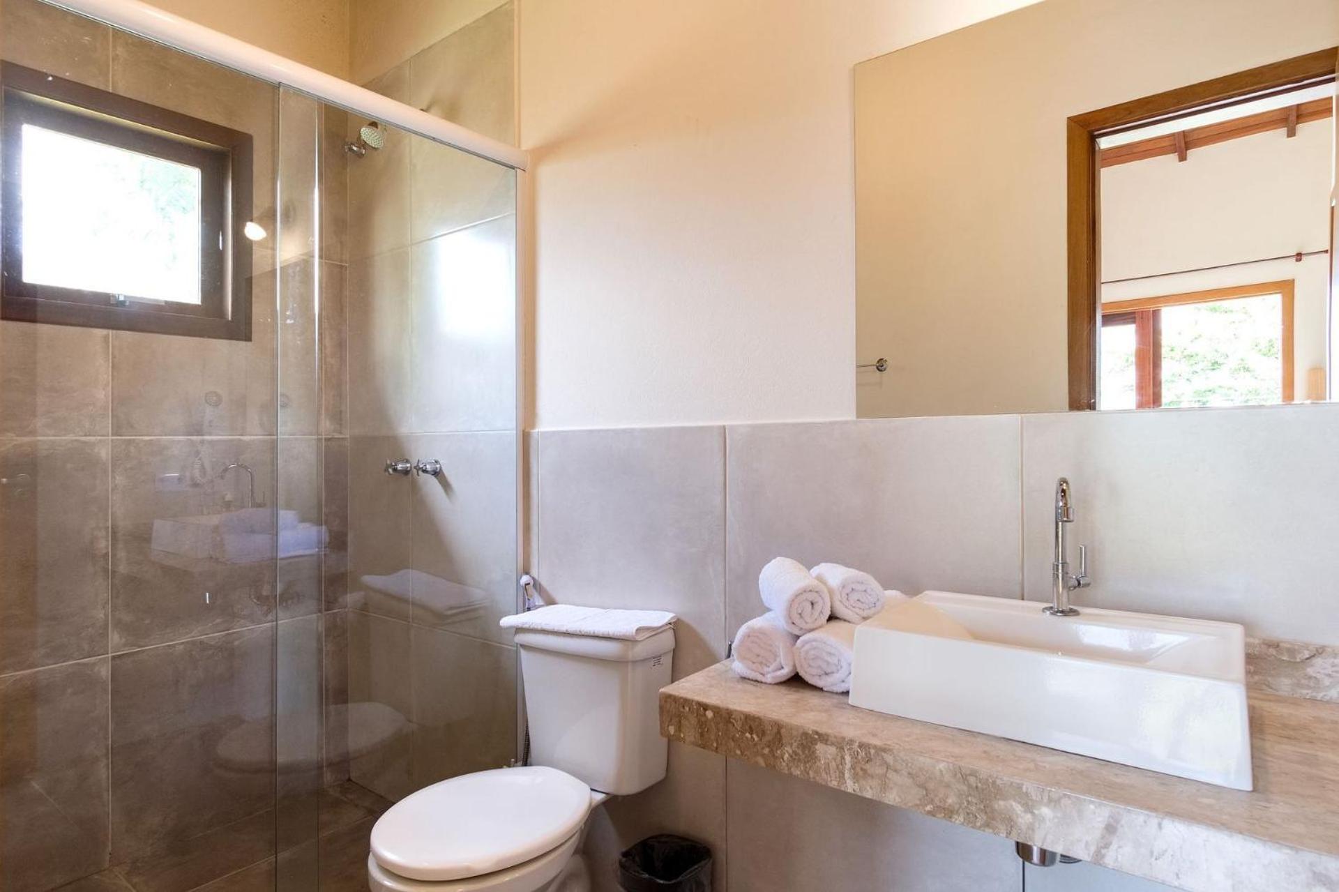 Safira House. Beautiful 3 suite house in front of the sea with private swimming pool and BBQ area