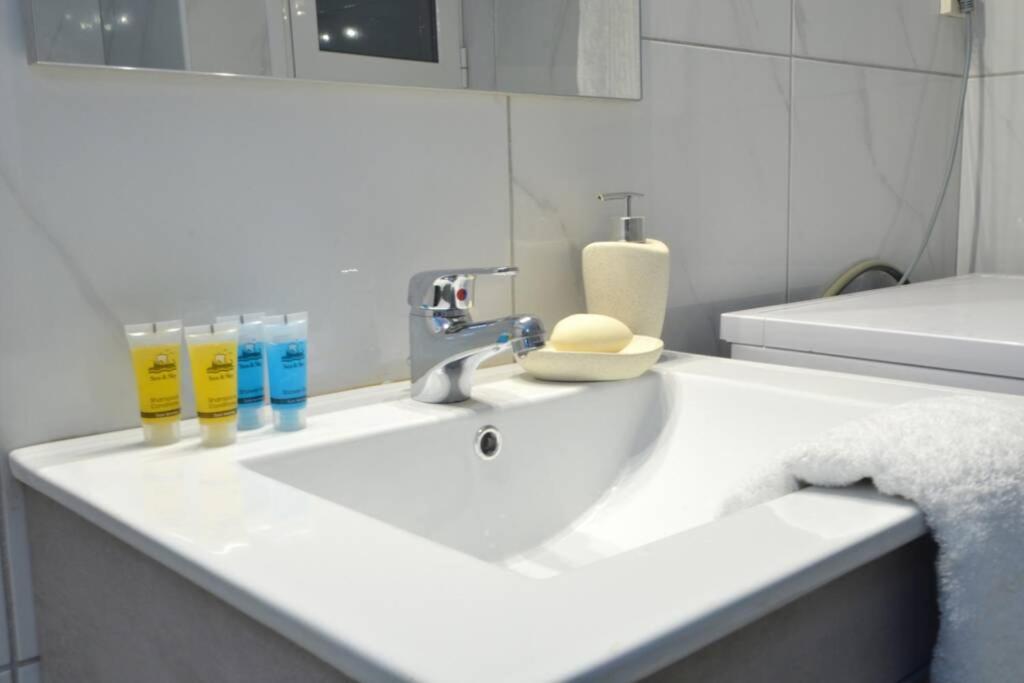 Plaka, Apartment in the old historical neighborhood of Athens photo 4