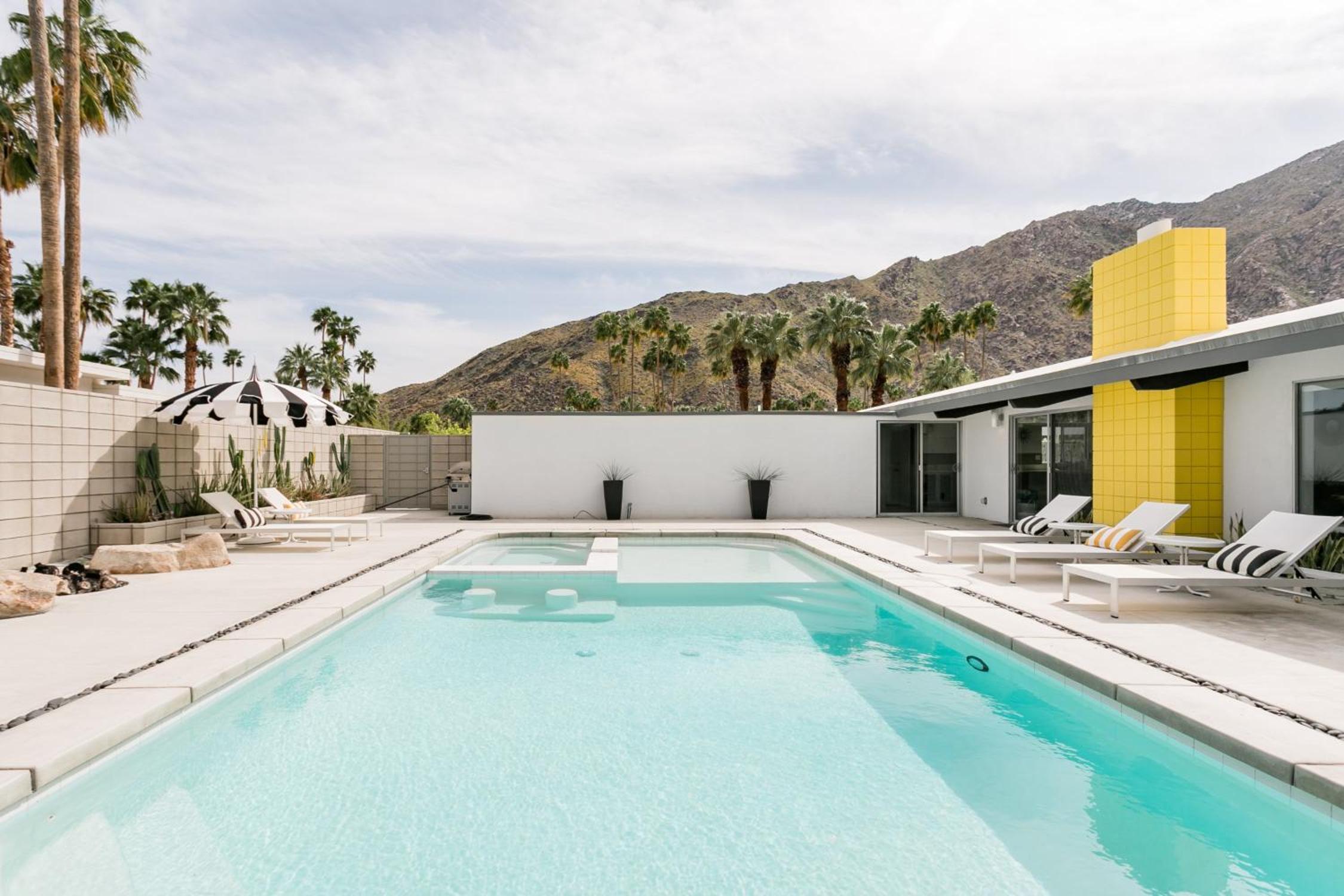 Villa Reel Paradise - Mid Century House view 5