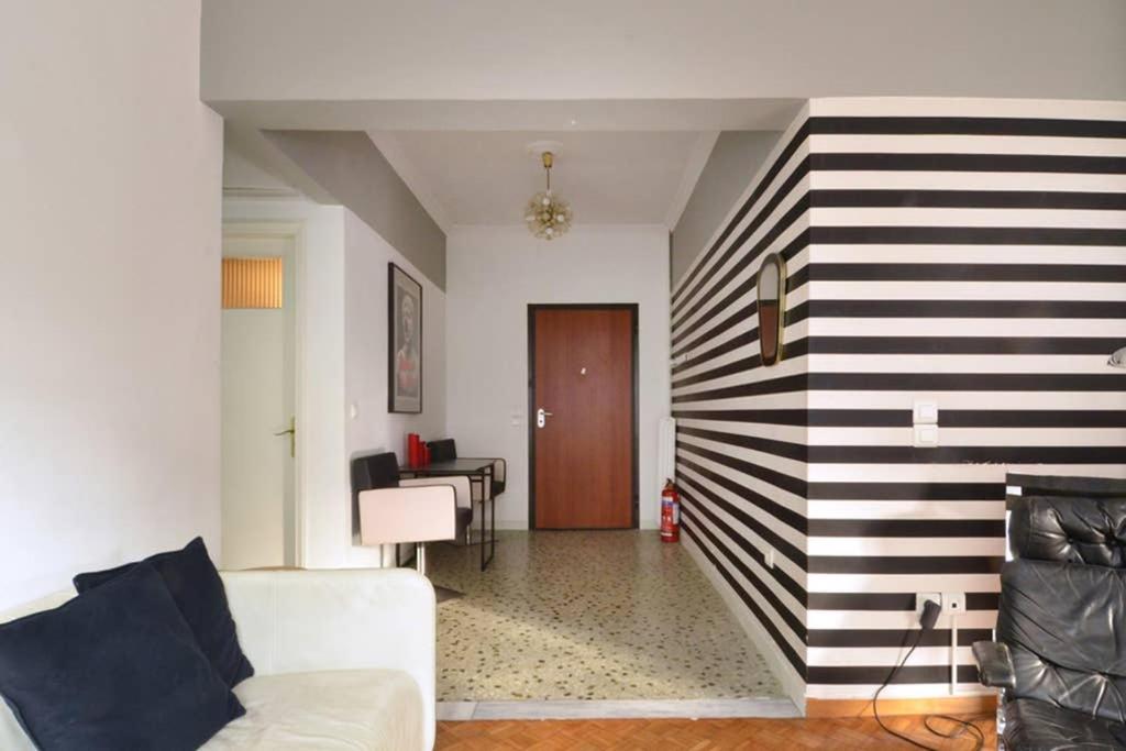 Thiseio, a vintage apartment photo 5