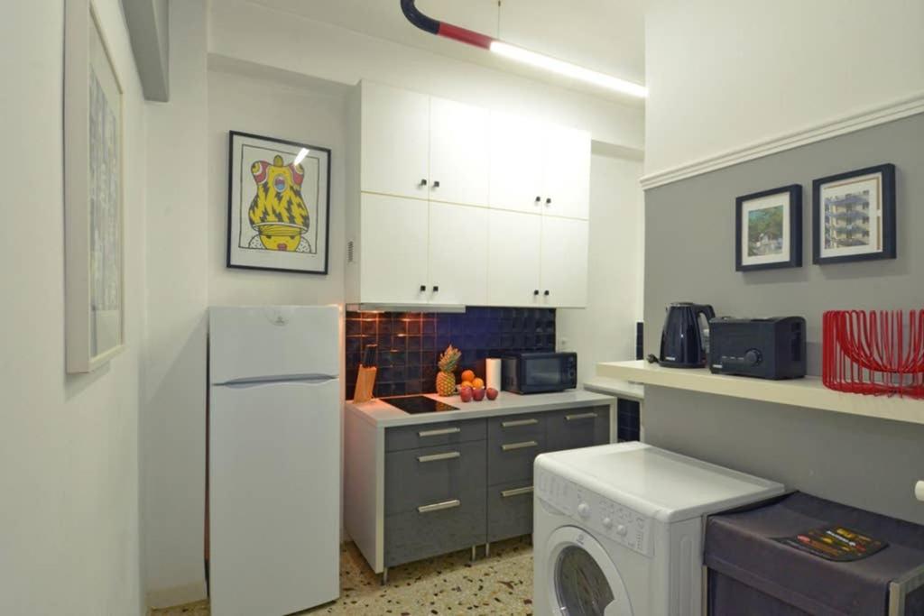 Thiseio, a vintage apartment photo 2