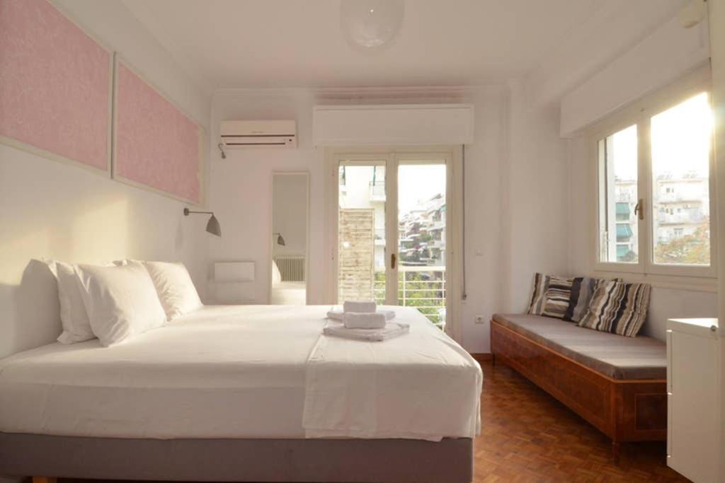 Thiseio, a vintage apartment photo 4