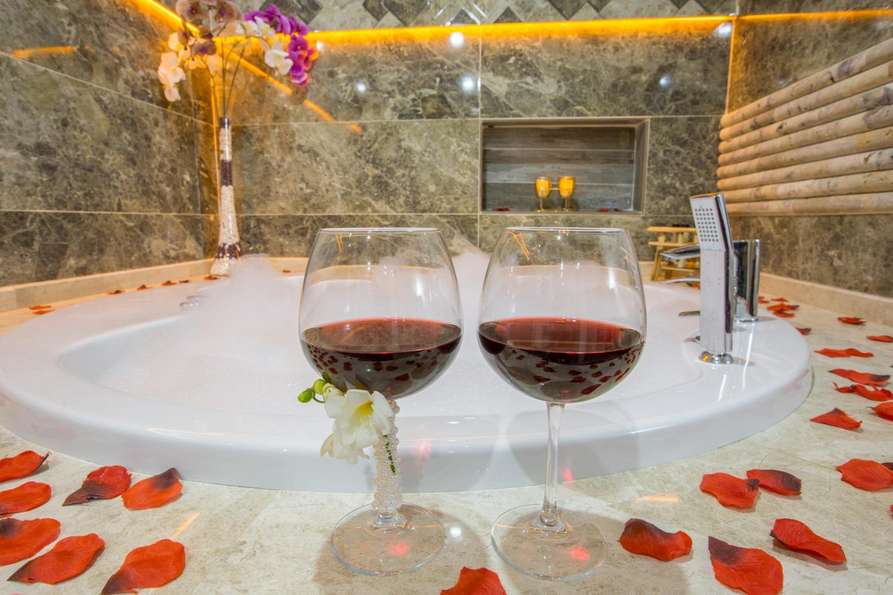 Elanis Suites - Image 36