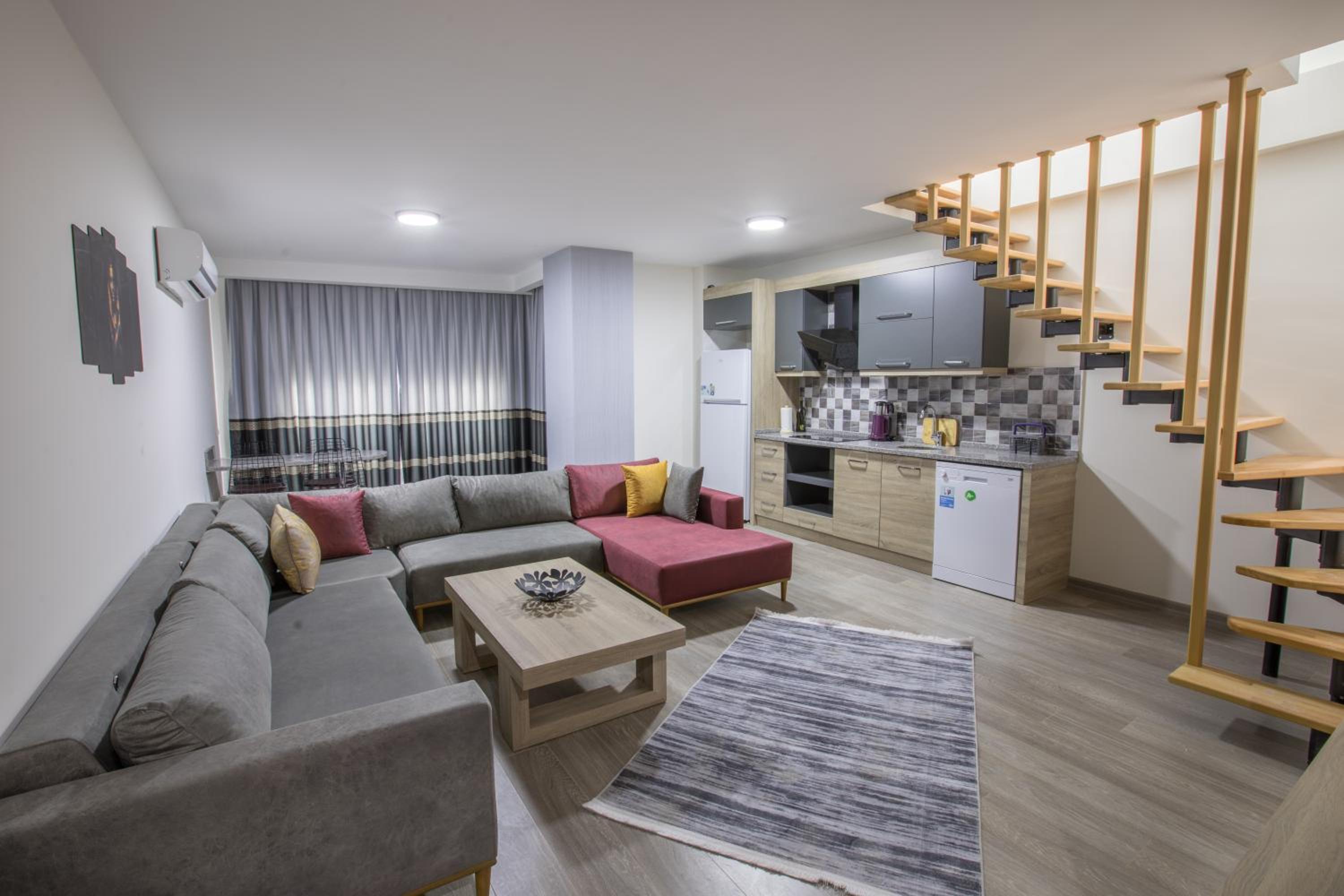 Elanis Suites - Image 32