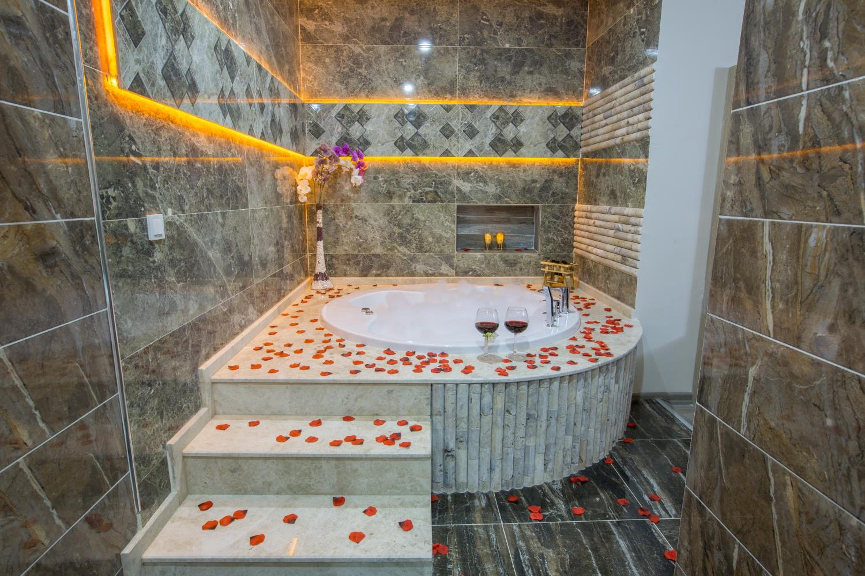 Elanis Suites - Image 11