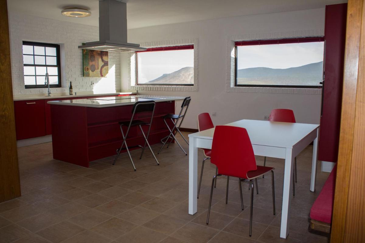 Quiet Rural House Ten Minutes From The Beach photo 2