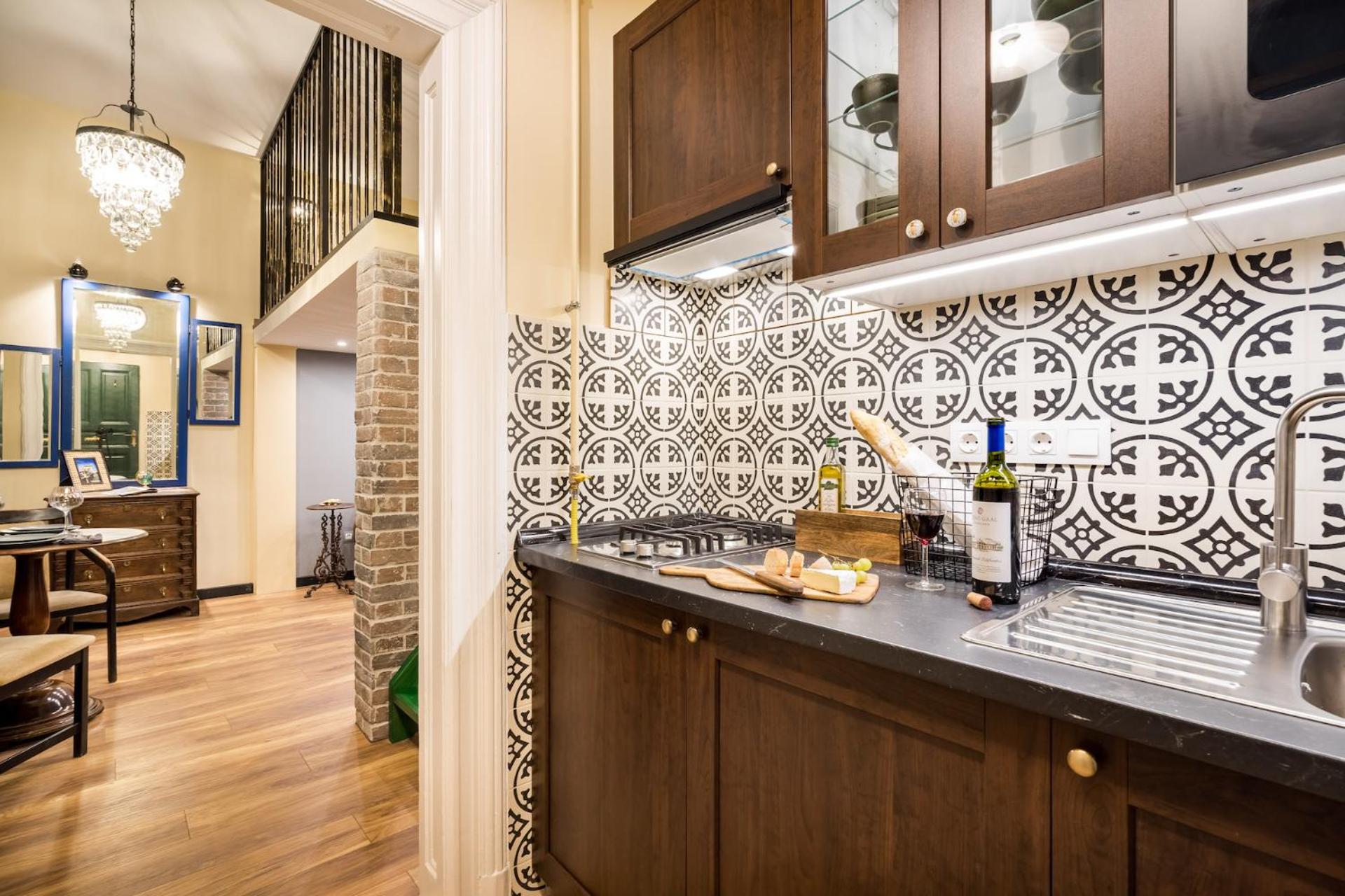 Unique & Stylish - Home of Traveler in City Center view 2