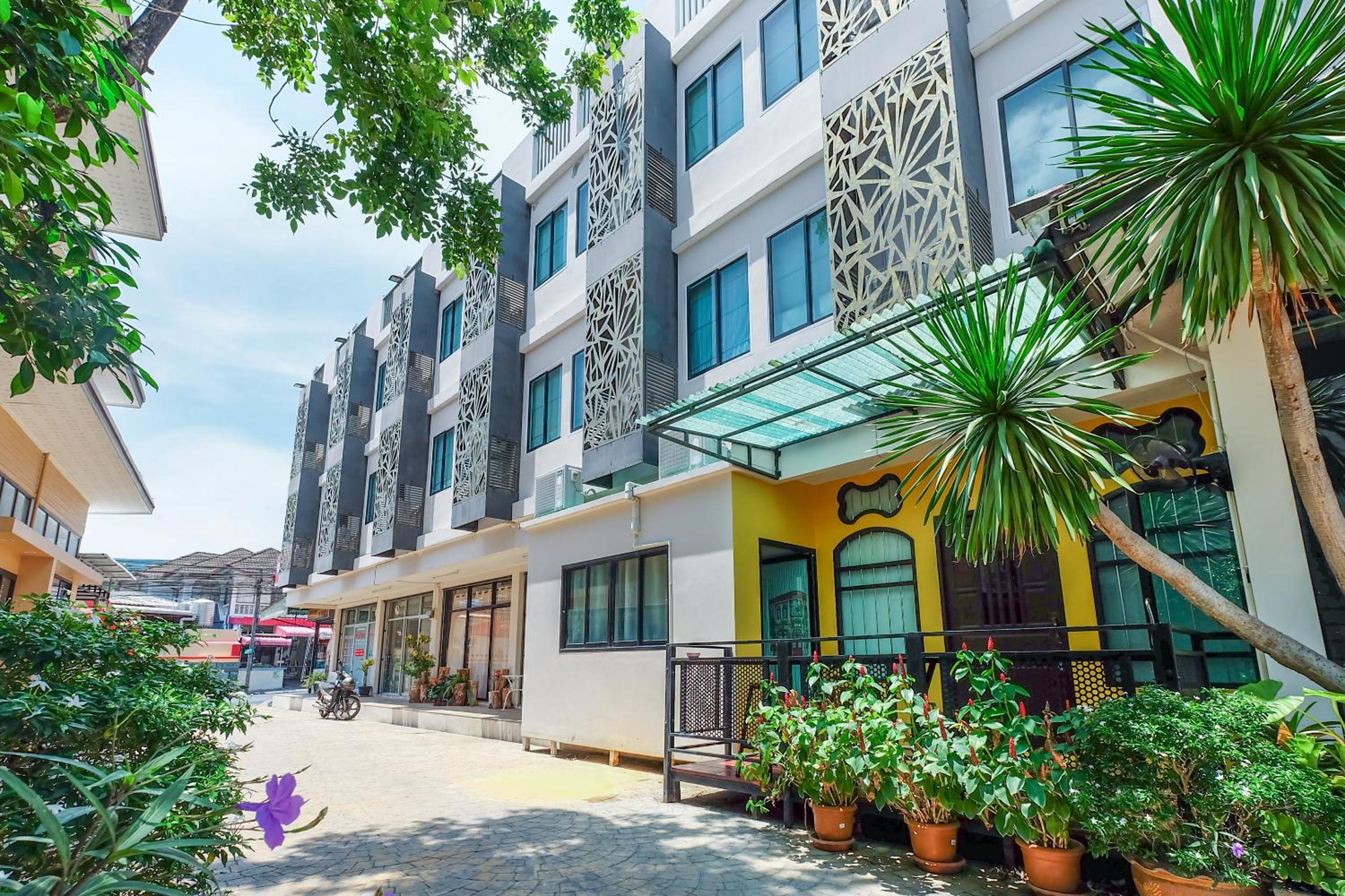 Hotel The Little Nest Phuket - Image 1