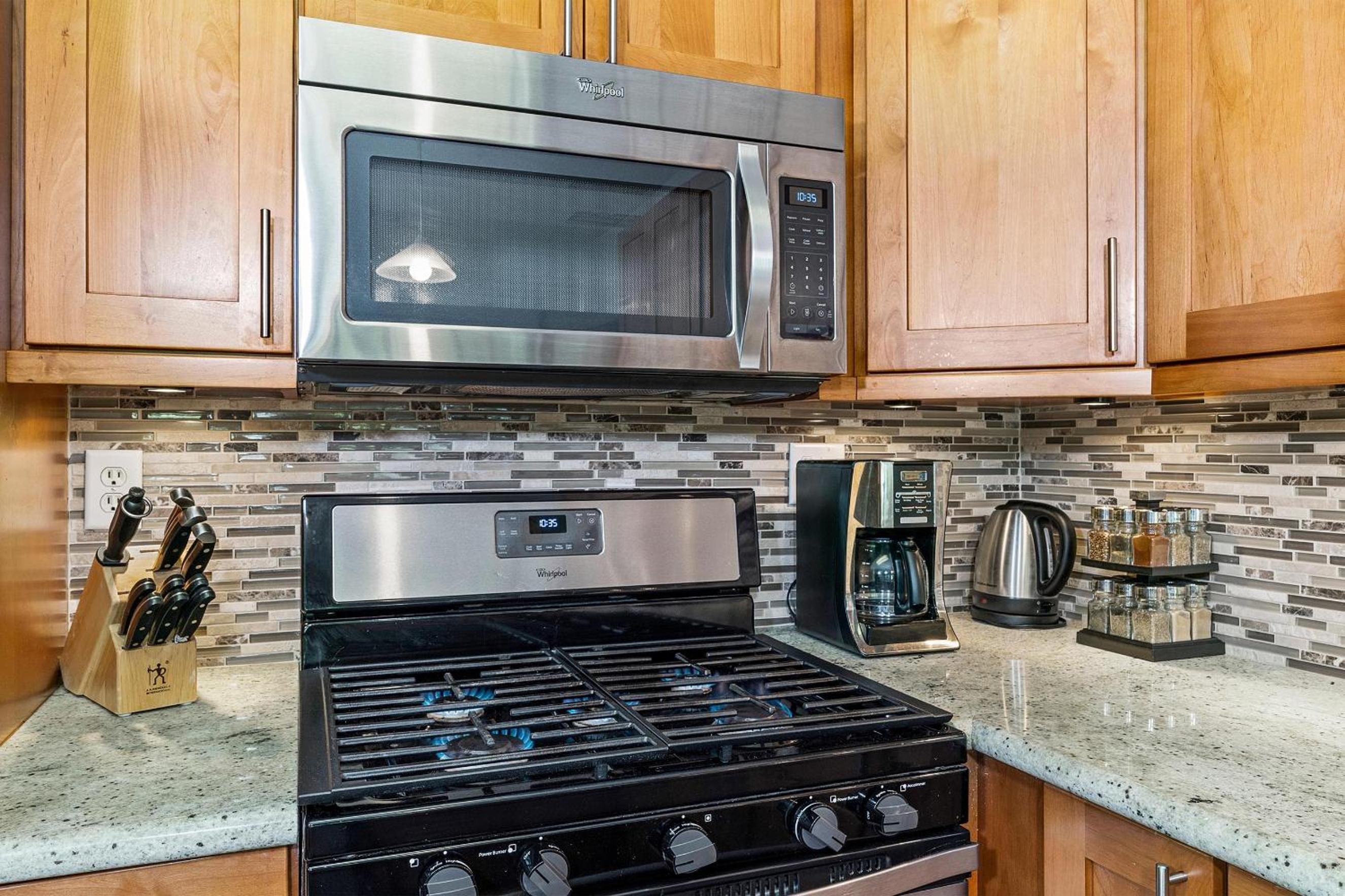 Kihei Akahi D-G04, Renovated, Split AC, No Carpet view 4