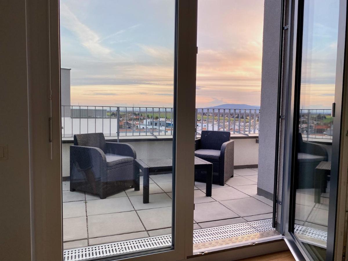 Sonnenwohnen Penthouse direkt bei U-Bahn und Therme Wien mit Top Anbindung ins Zentrum