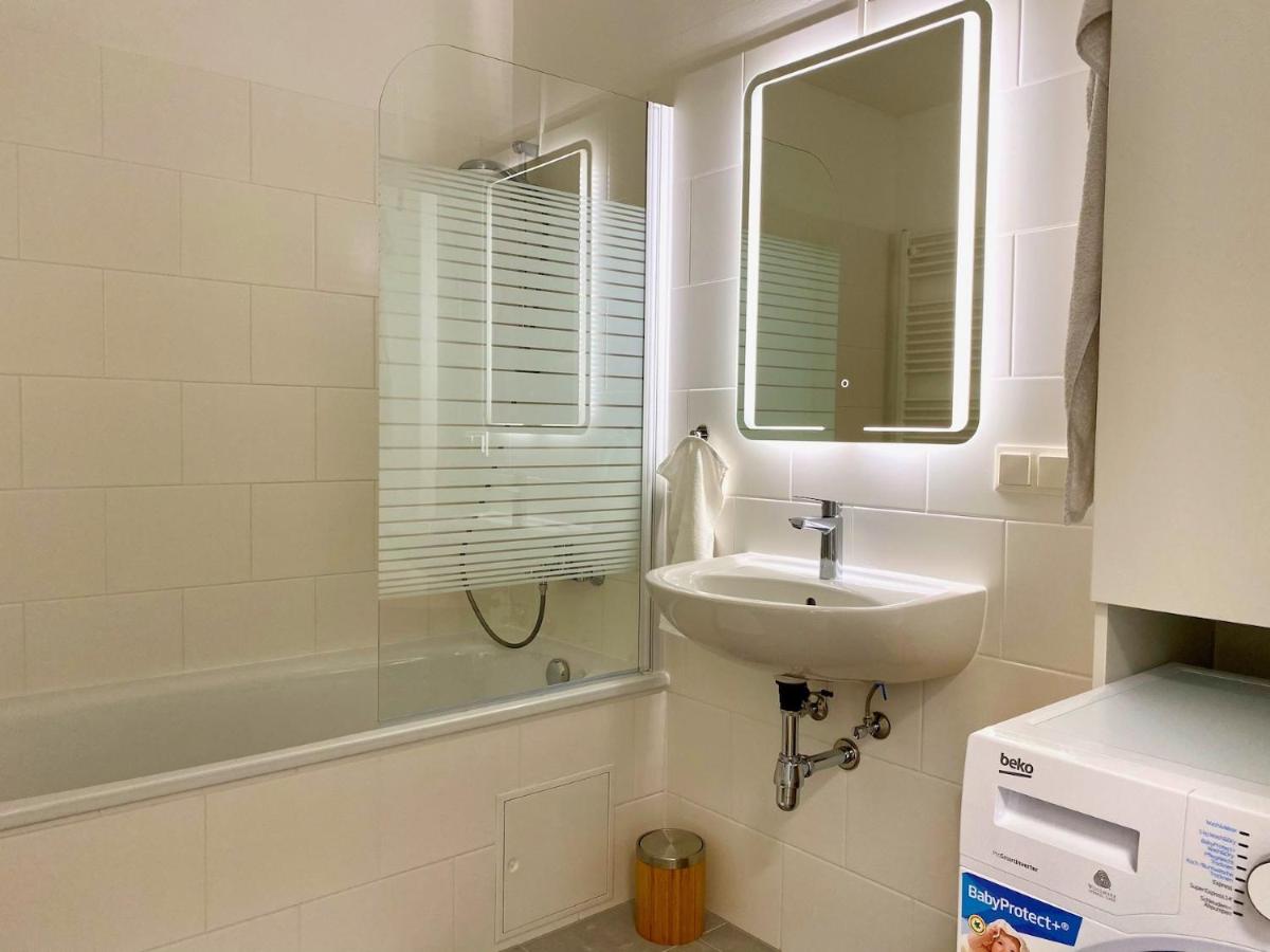Sonnenwohnen Penthouse direkt bei U-Bahn und Therme Wien mit Top Anbindung ins Zentrum