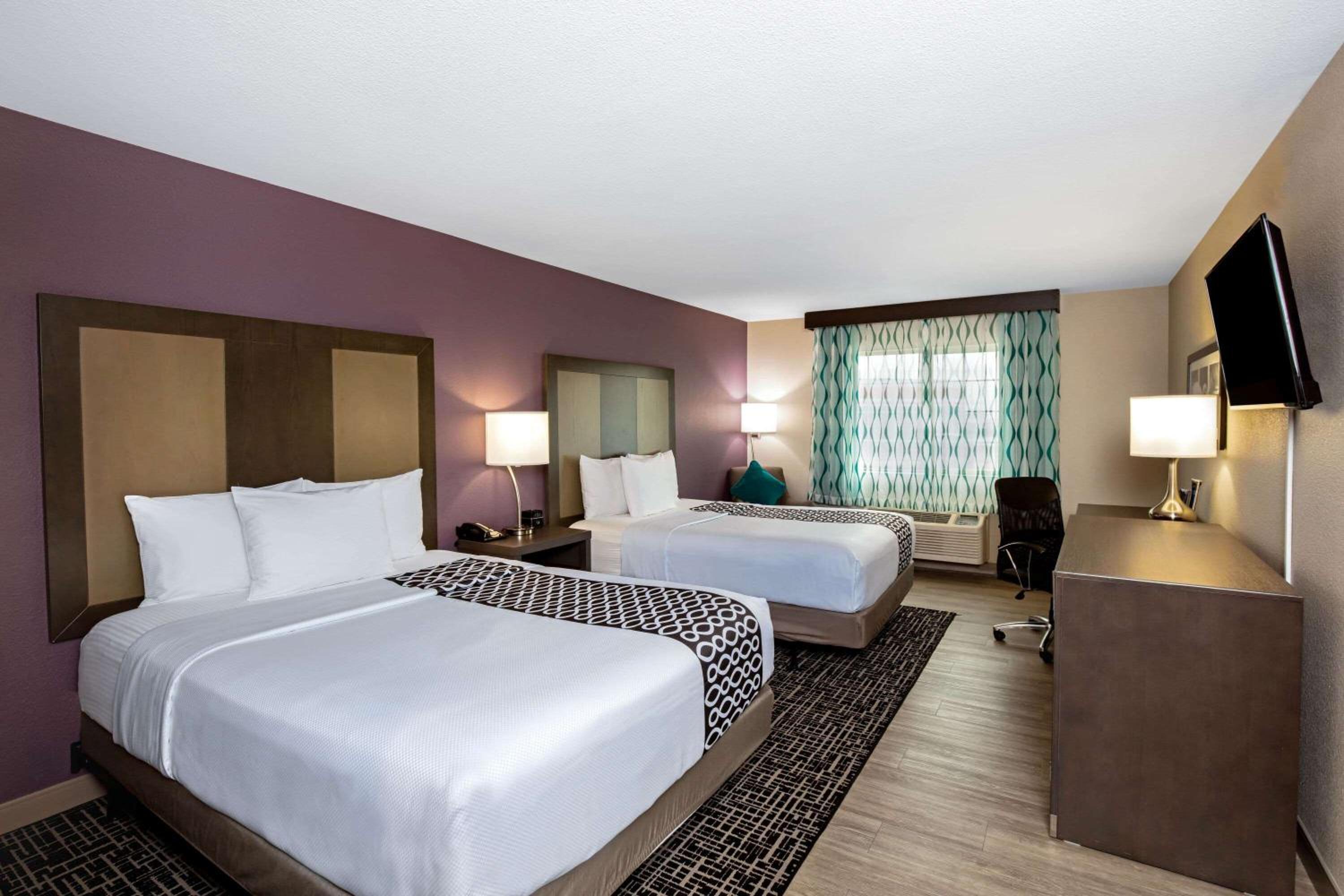 La Quinta Inn & Suites by Wyndham Las Vegas Nellis 3