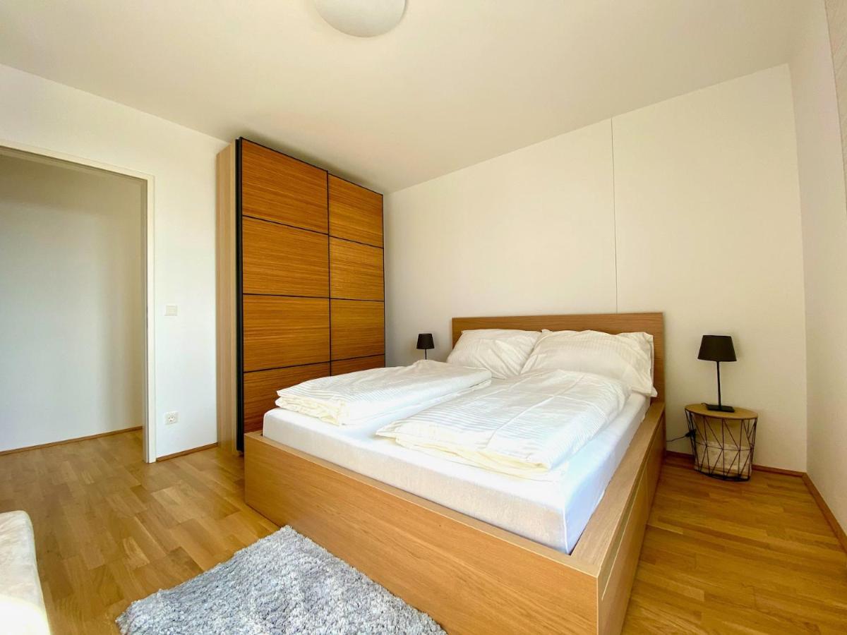Sonnenwohnen Penthouse direkt bei U-Bahn und Therme Wien mit Top Anbindung ins Zentrum