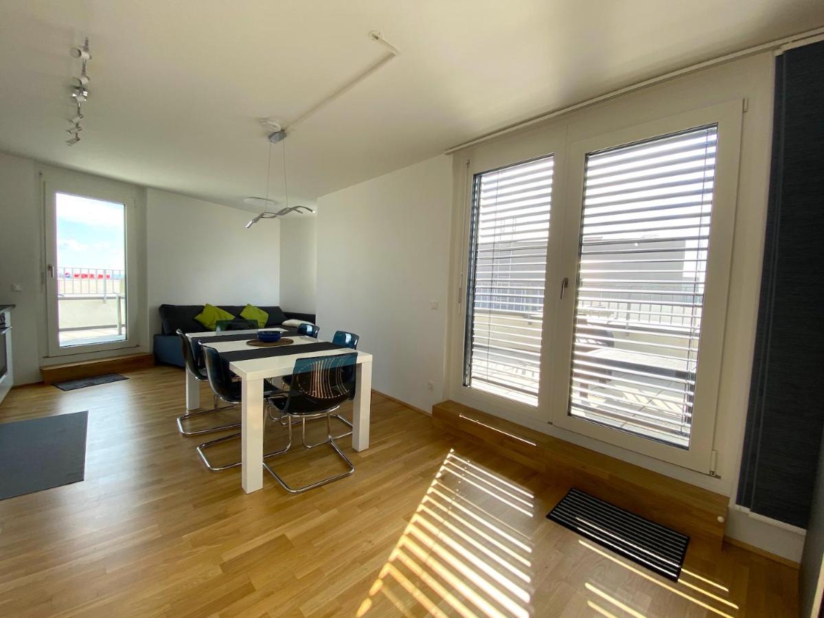 Sonnenwohnen Penthouse direkt bei U-Bahn und Therme Wien mit Top Anbindung ins Zentrum