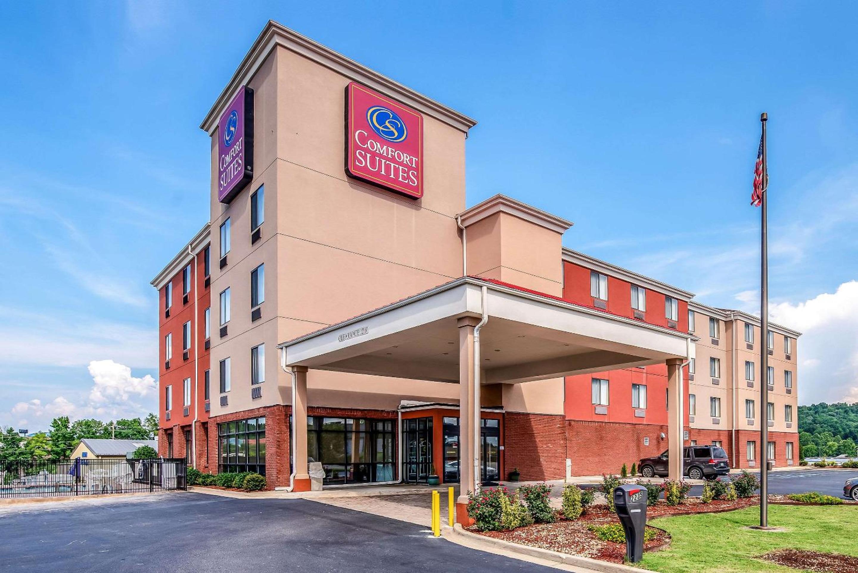 Birmingham Vacations - Comfort Suites Pelham Hoover I-65 - Property Image 1