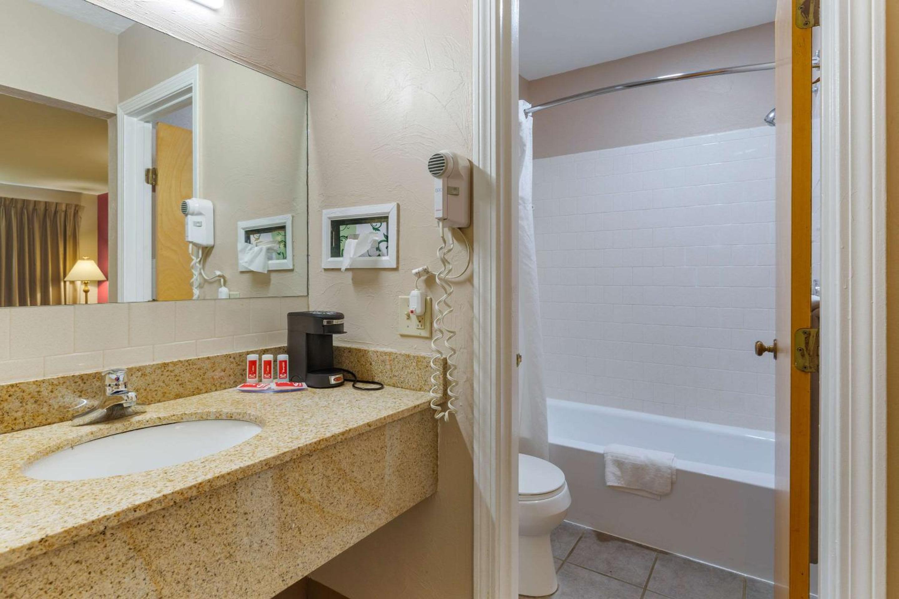 Econo Lodge Sturbridge Route 20