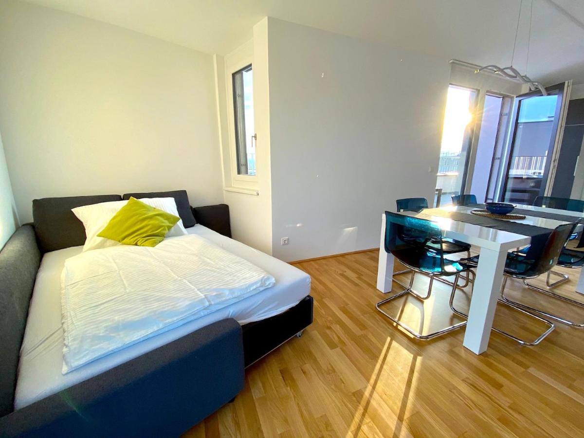 Sonnenwohnen Penthouse direkt bei U-Bahn und Therme Wien mit Top Anbindung ins Zentrum