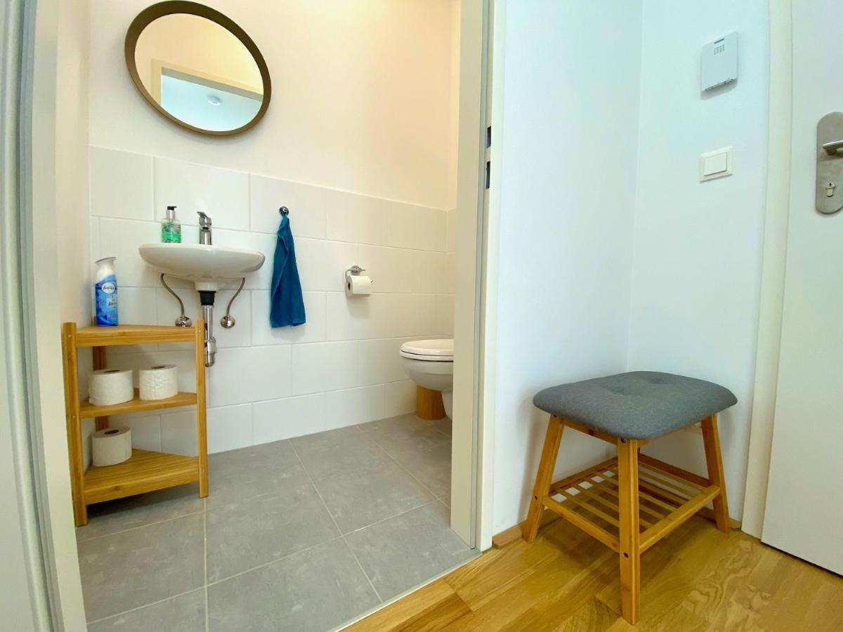 Sonnenwohnen Penthouse direkt bei U-Bahn und Therme Wien mit Top Anbindung ins Zentrum