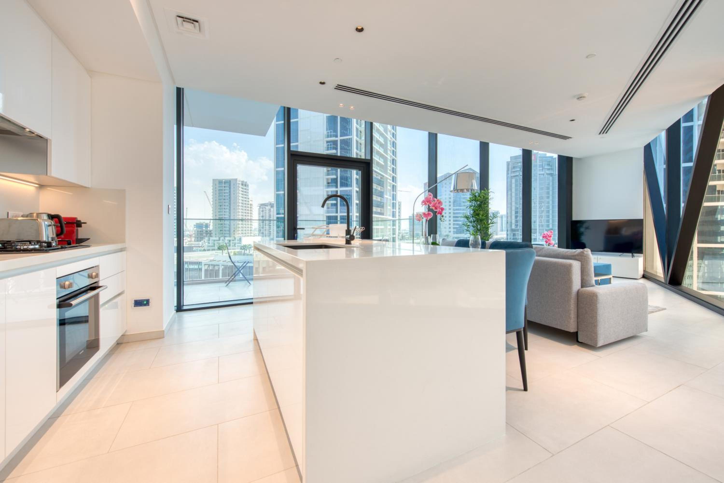 Maison Privee - Luxury, Spacious, Modern Near Burj Khalifa and Dubai Canal