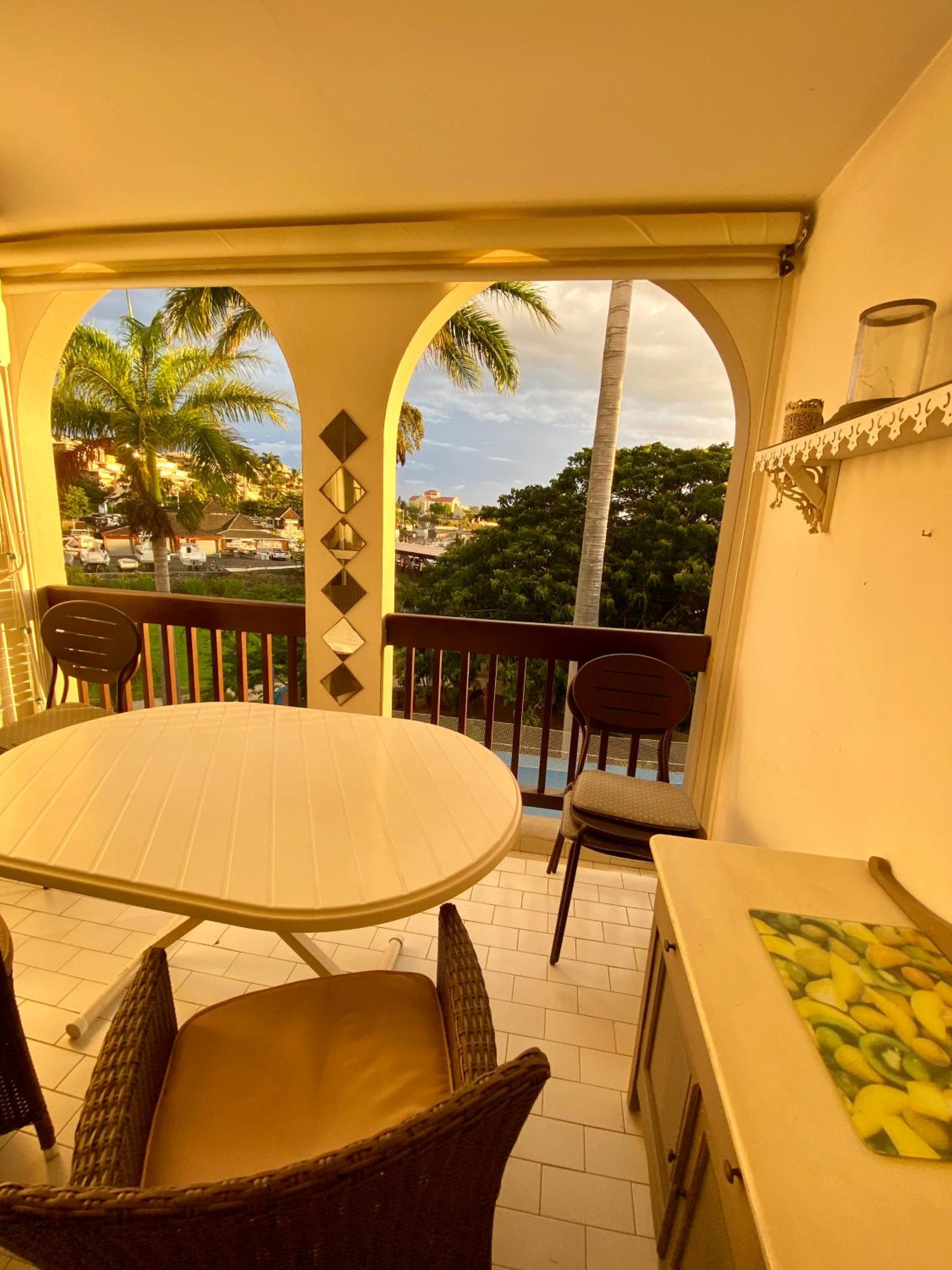 APPARTEMENT VUE SUR LE PORT, centre ville ST GILLES LES BAINS Ile de la réunion view 5