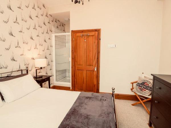 Durnford St- Amazing location - free WiFi view 4