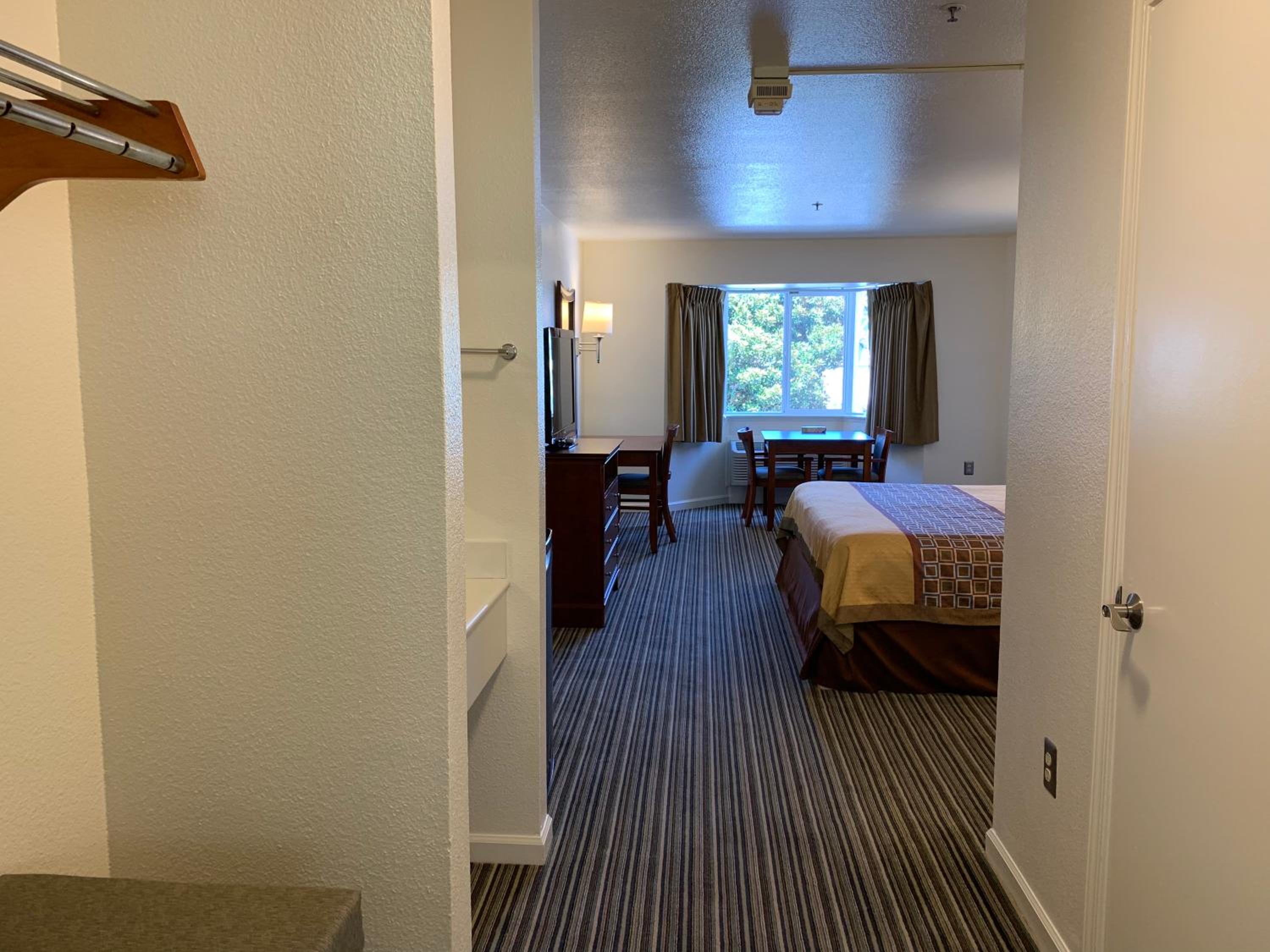 Airport Inn