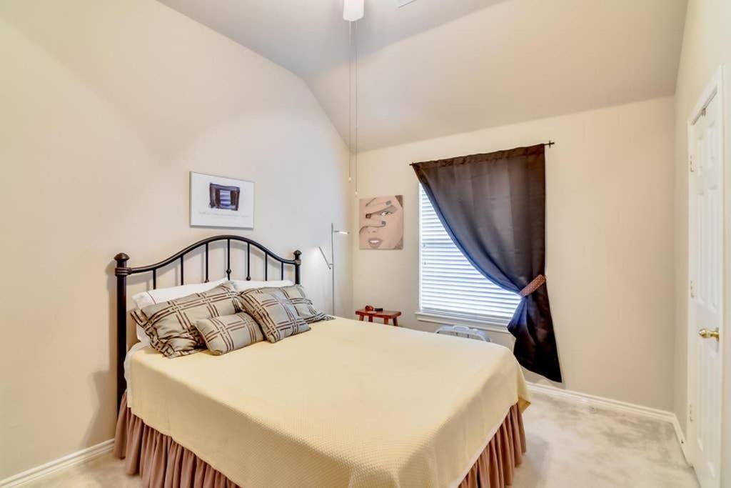 Mansfield Vacations - PRIVATE POOL w/Full Amenities by BLD  Joe Pool LK - Property Image 33