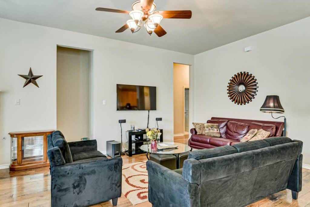 Mansfield Vacations - PRIVATE POOL w/Full Amenities by BLD  Joe Pool LK - Property Image 34