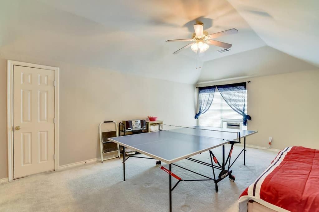 Mansfield Vacations - PRIVATE POOL w/Full Amenities by BLD  Joe Pool LK - Property Image 12