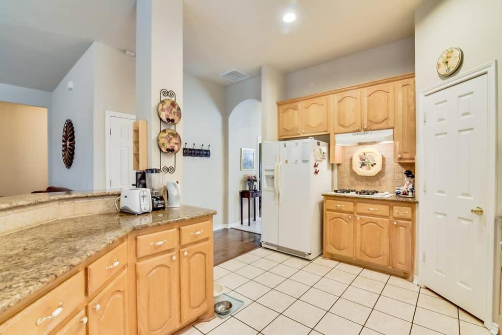 Mansfield Vacations - PRIVATE POOL w/Full Amenities by BLD  Joe Pool LK - Property Image 13