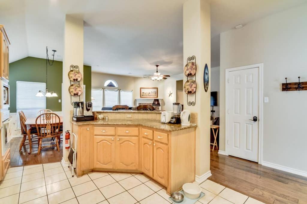 Mansfield Vacations - PRIVATE POOL w/Full Amenities by BLD  Joe Pool LK - Property Image 19