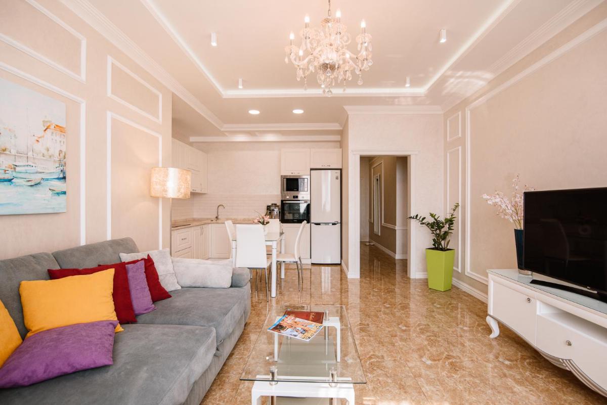 Luxury for Business & Pleasure Royal 1 view 4