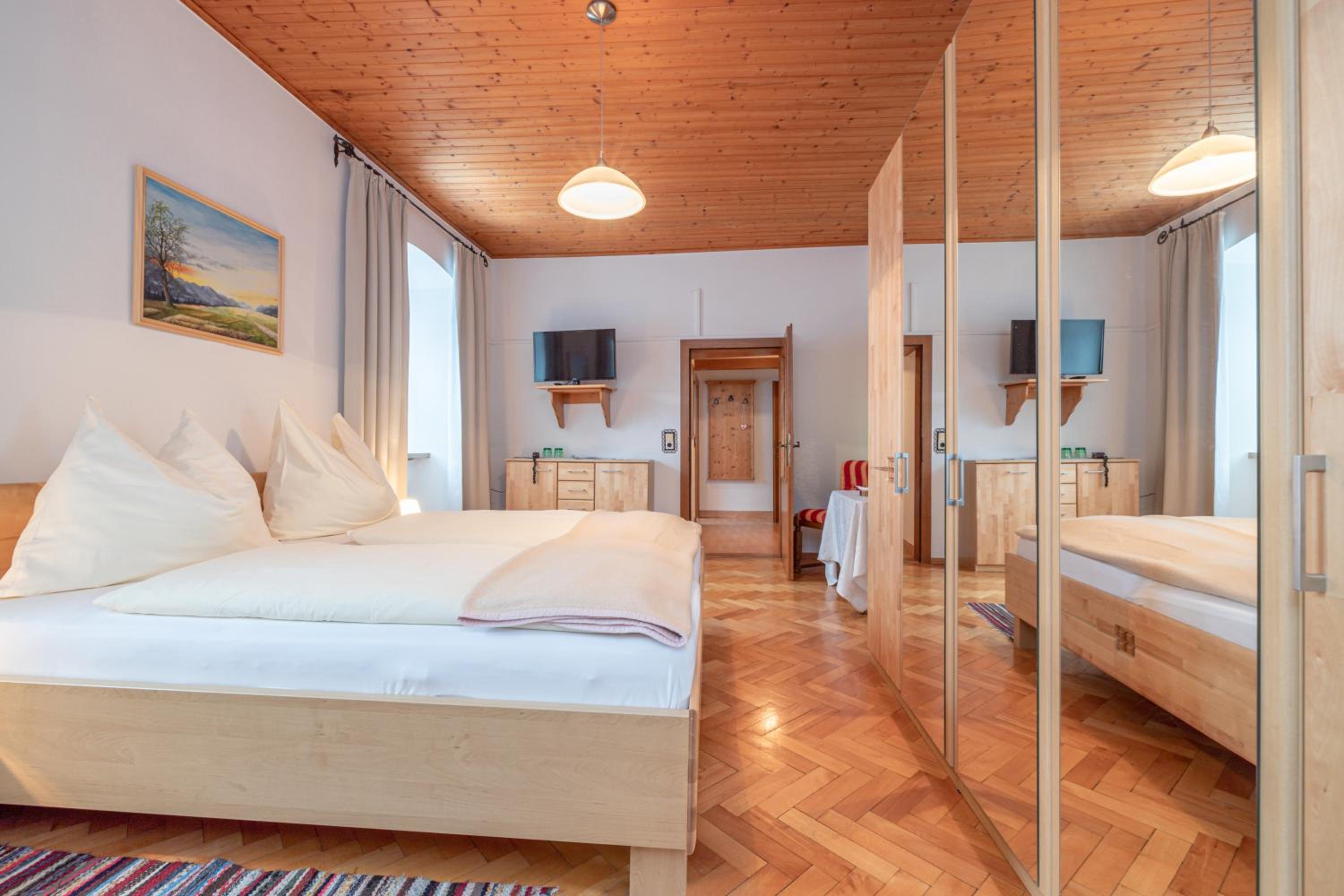 Landhof Waidegger Wirt - Hotel, Restaurant, Bar