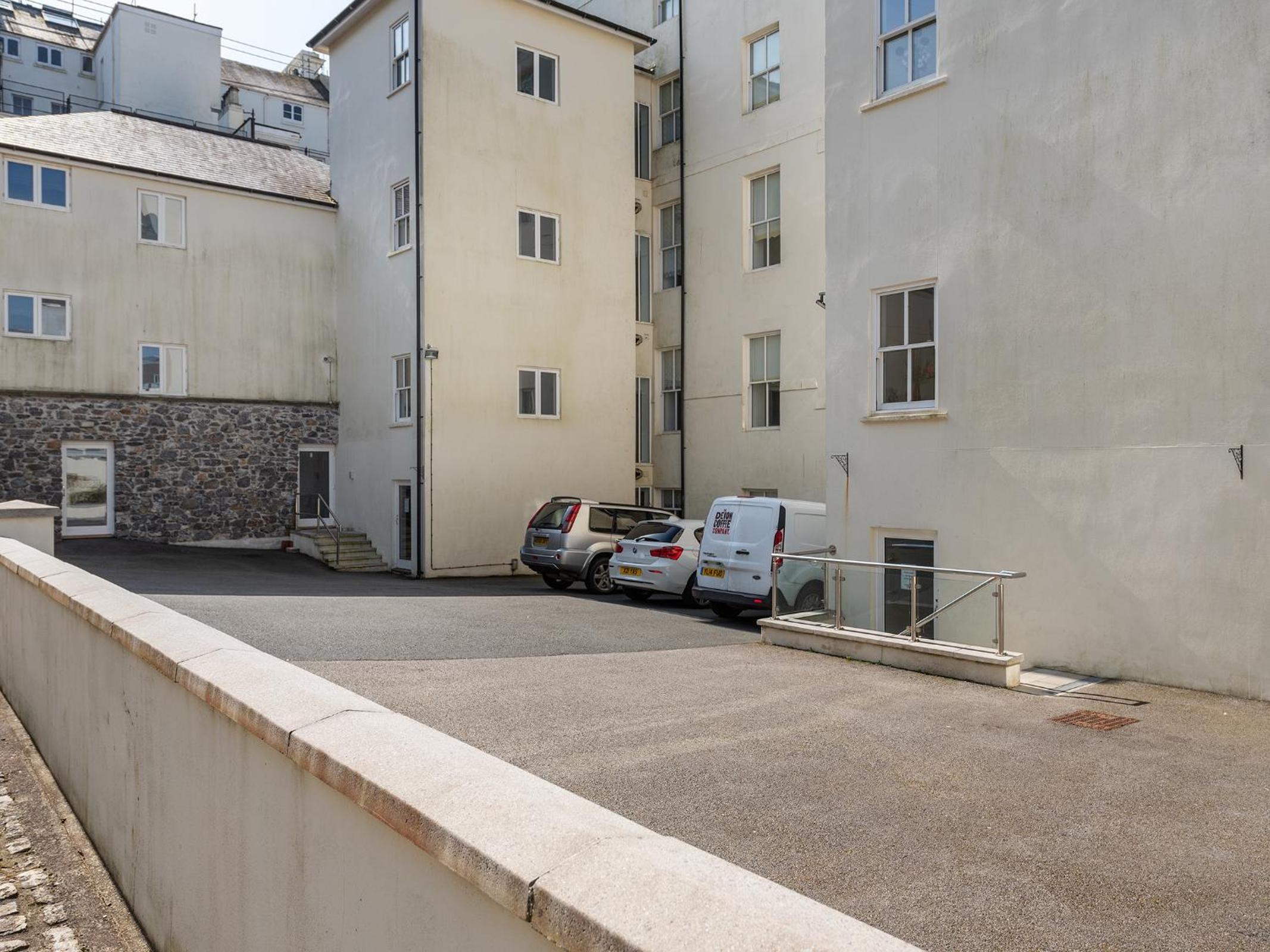 Strathmore House Apartments