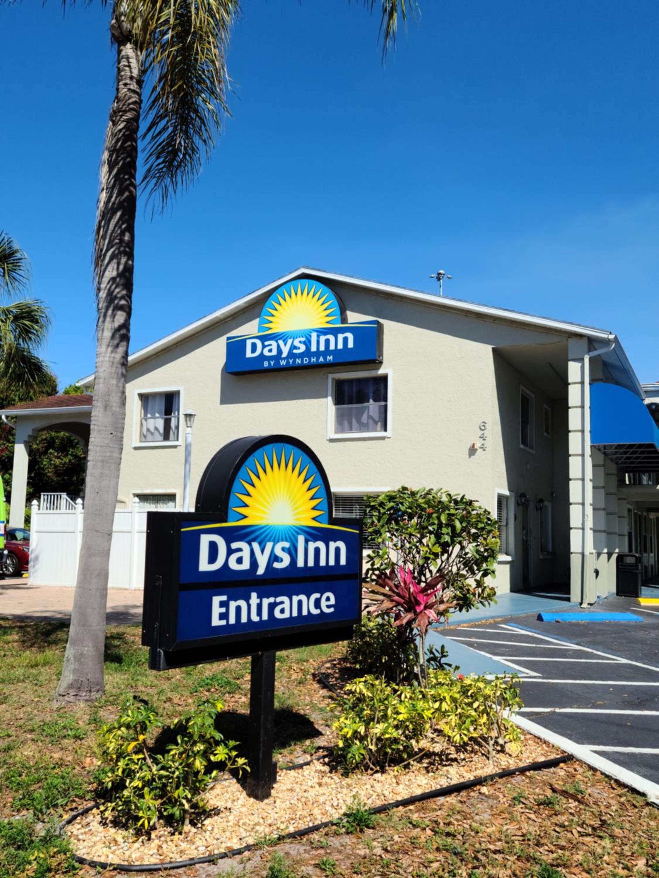 Miscellaneous Market Vacations - Days Inn by Wyndham Bradenton I-75 - Property Image 1