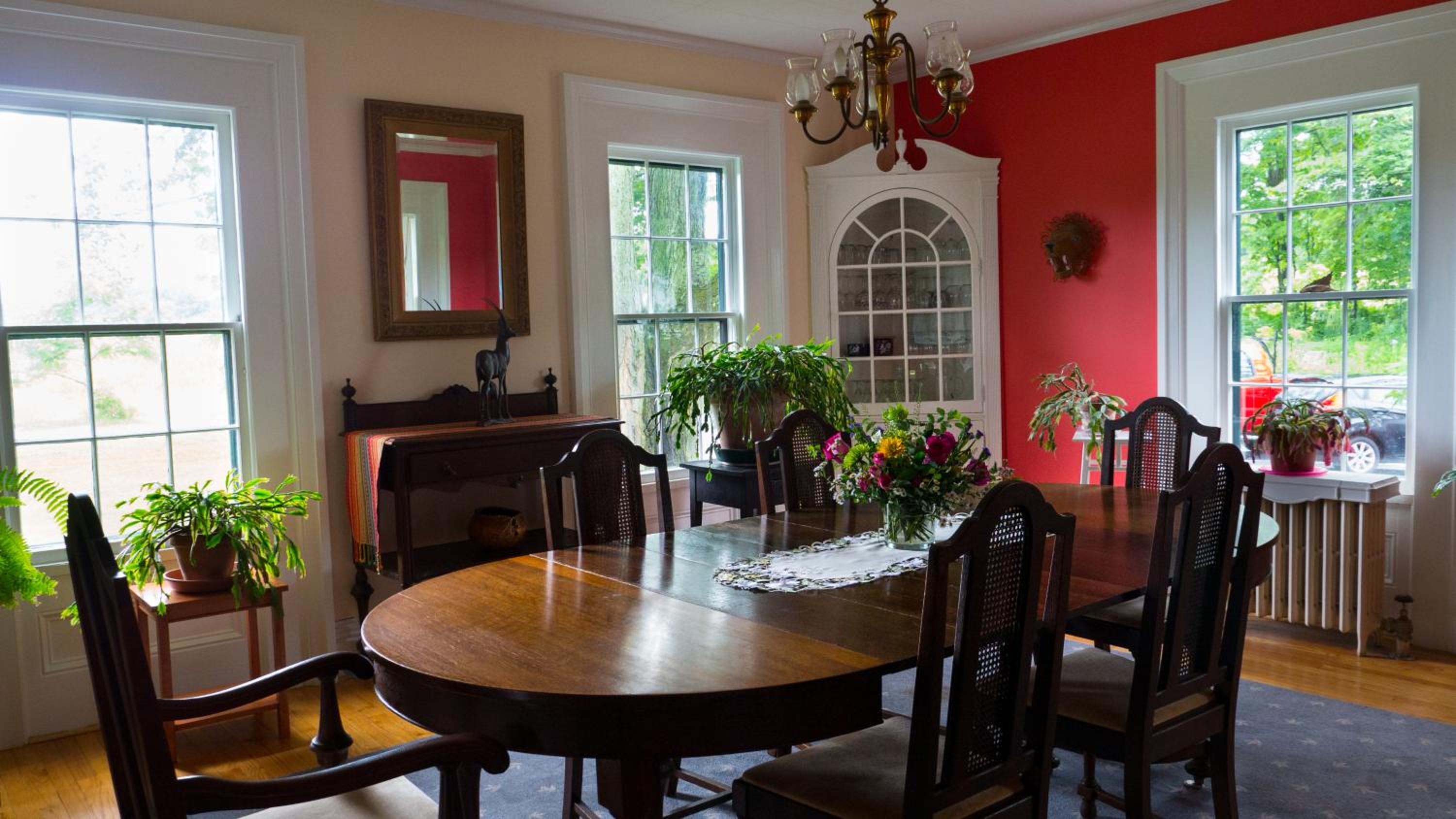 Enfield Manor Bed&Breakfast and Vacation Rental view 4