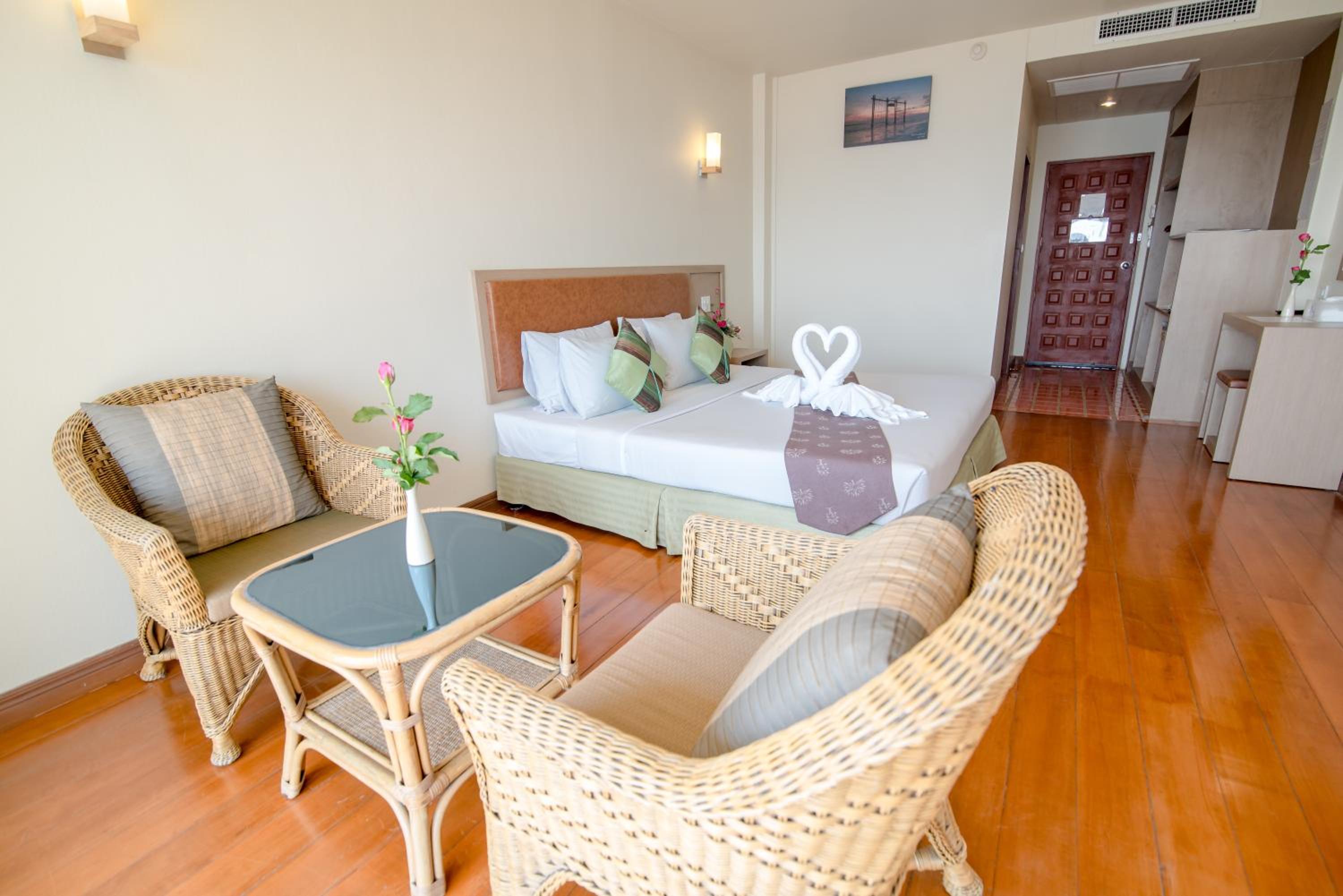 New Travel Beach Hotel & Resort