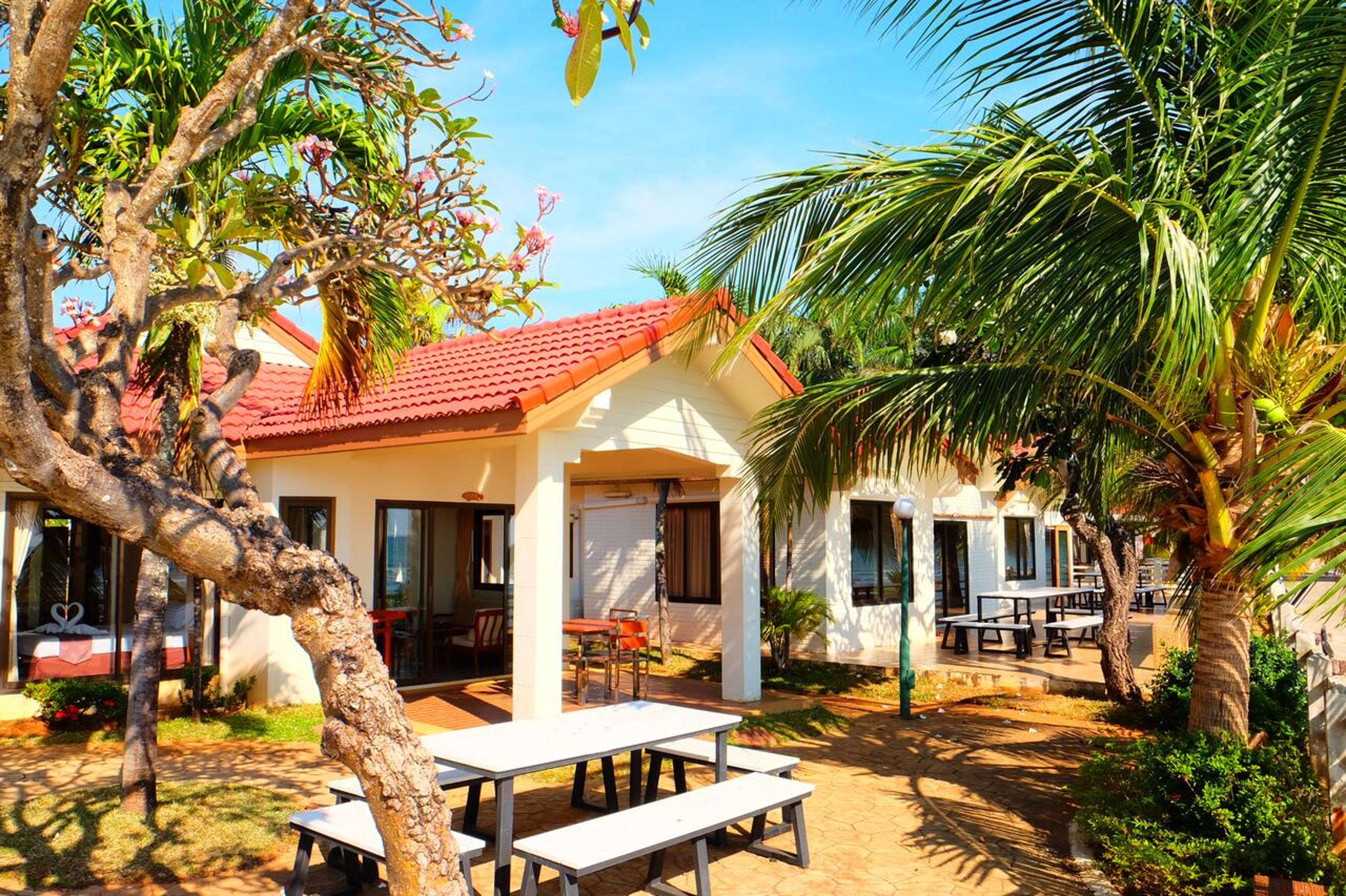 New Travel Beach Hotel & Resort
