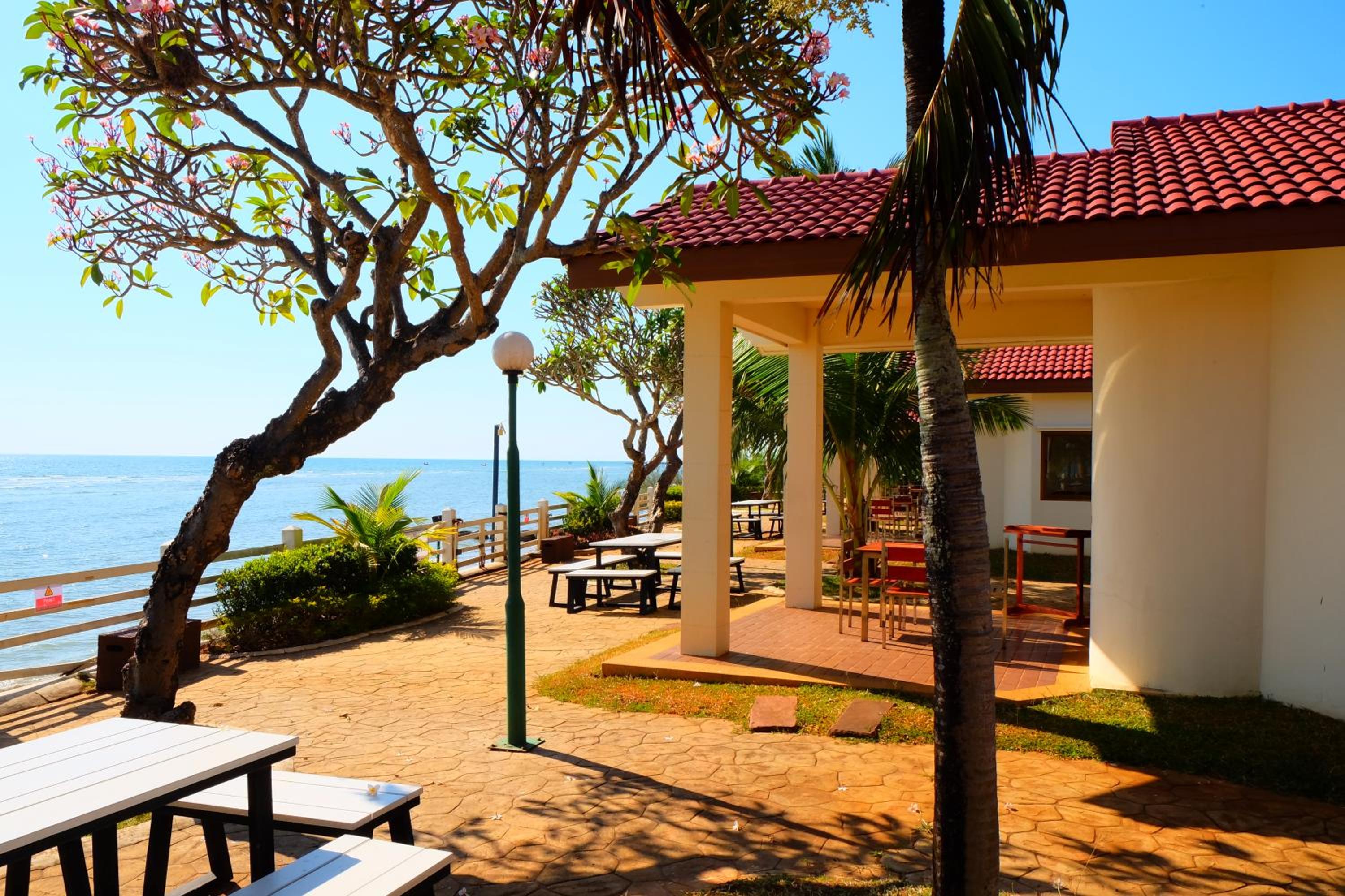 New Travel Beach Hotel & Resort