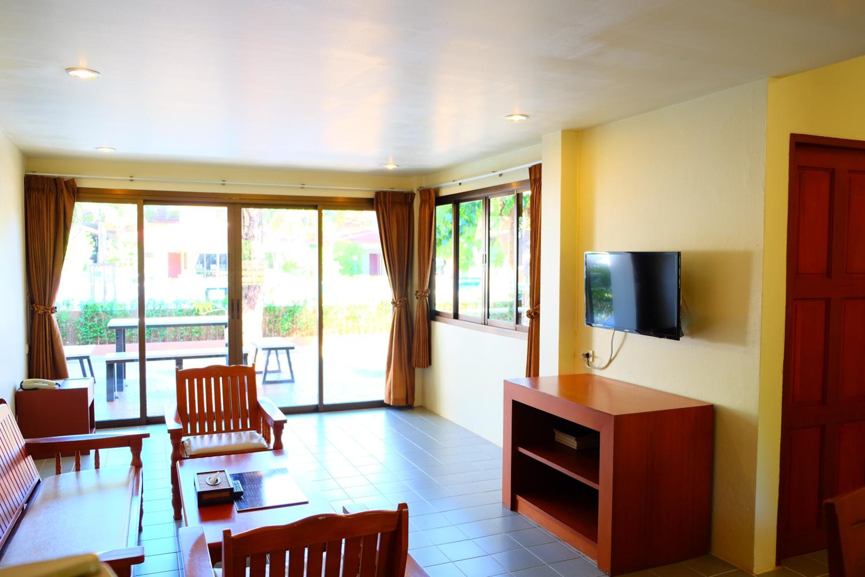 New Travel Beach Hotel & Resort