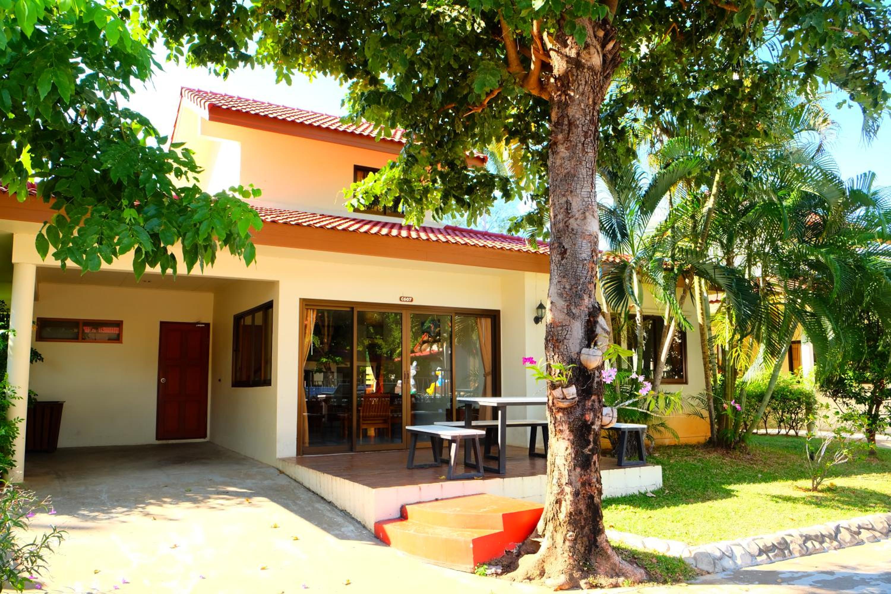 New Travel Beach Hotel & Resort