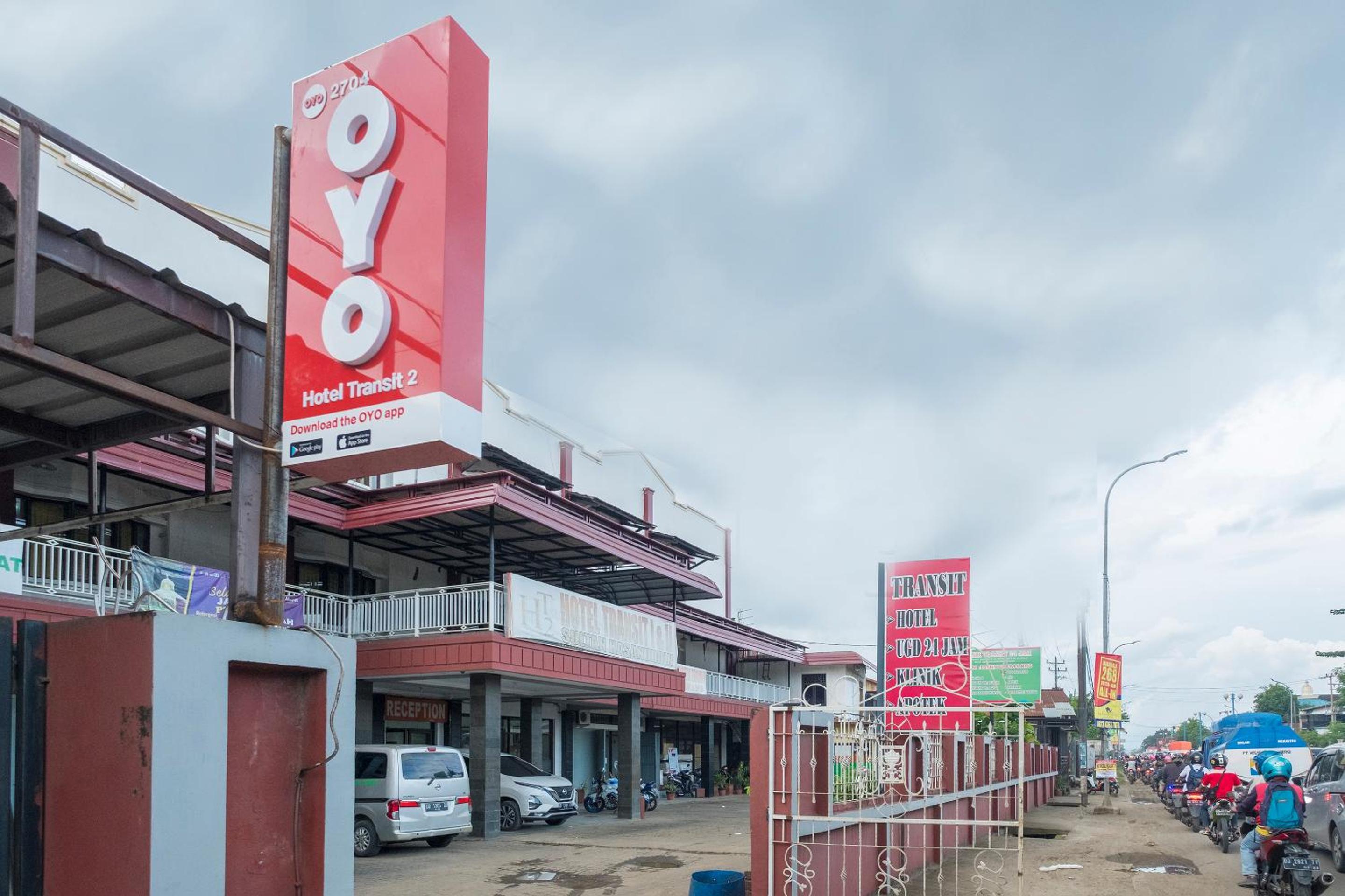 Hotel Super OYO 2704 Hotel Transit 2 - Image 1