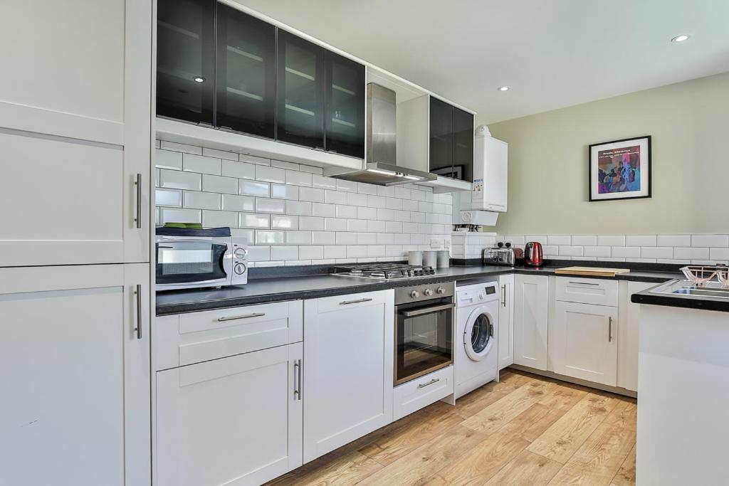 Refurbished Central Premium Property view 3