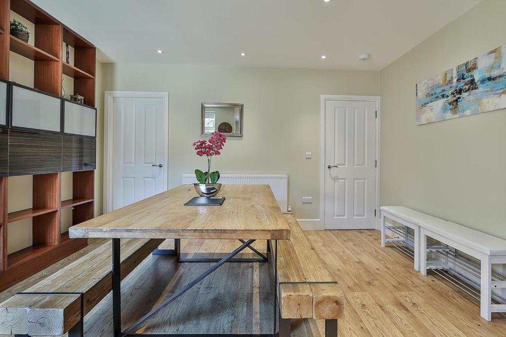 Refurbished Central Premium Property view 4